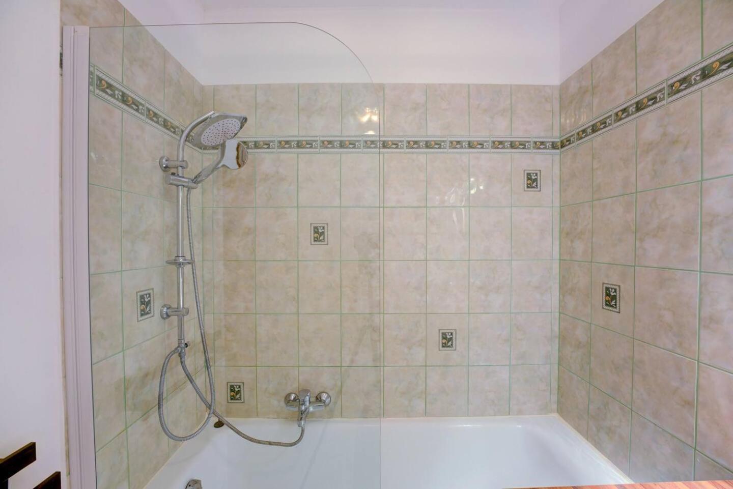 Elegant Apt W/2 Terraces/Mins To Beach & Shops Антиб Экстерьер фото
